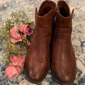 Wear Ever brown boots zip up with buckle